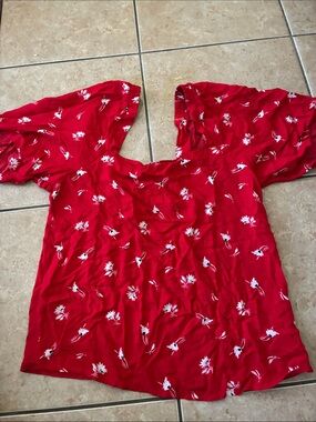 Women's Red Floral Puff-Sleeve Top
